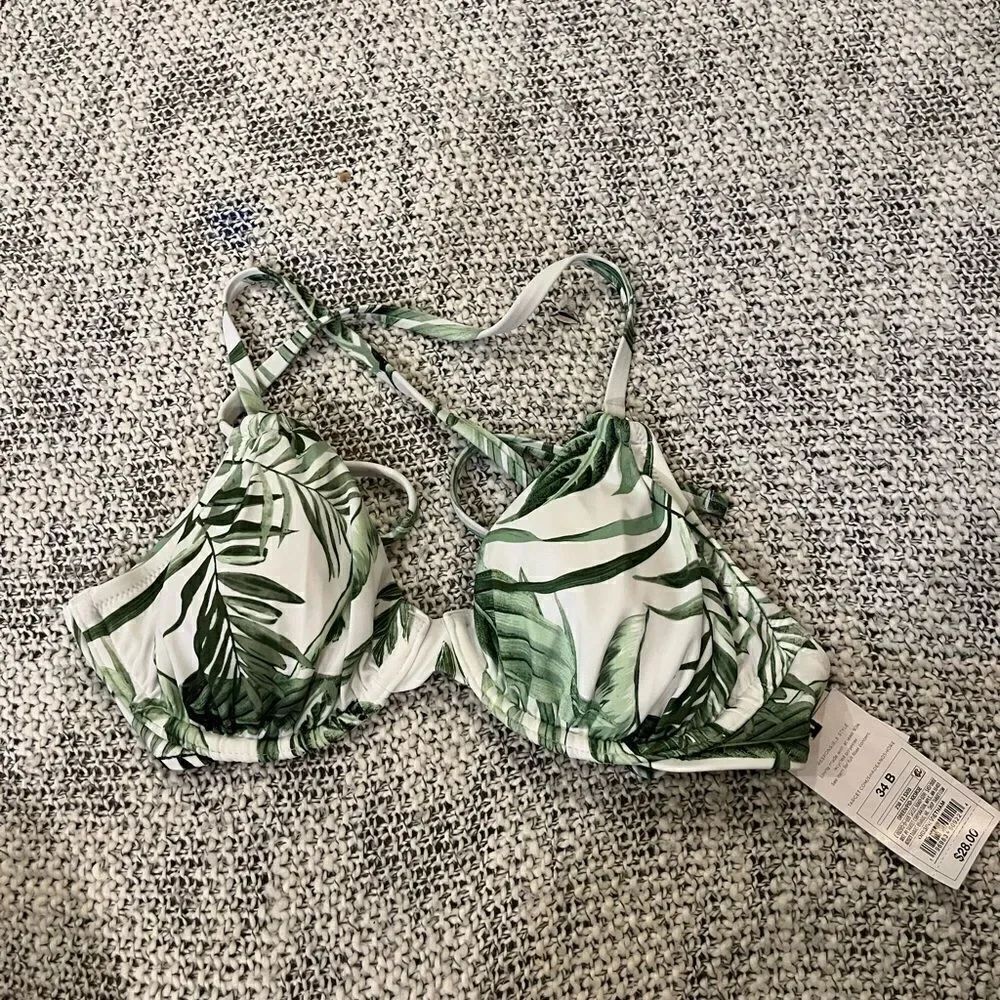 NWT shade and shore bikini top